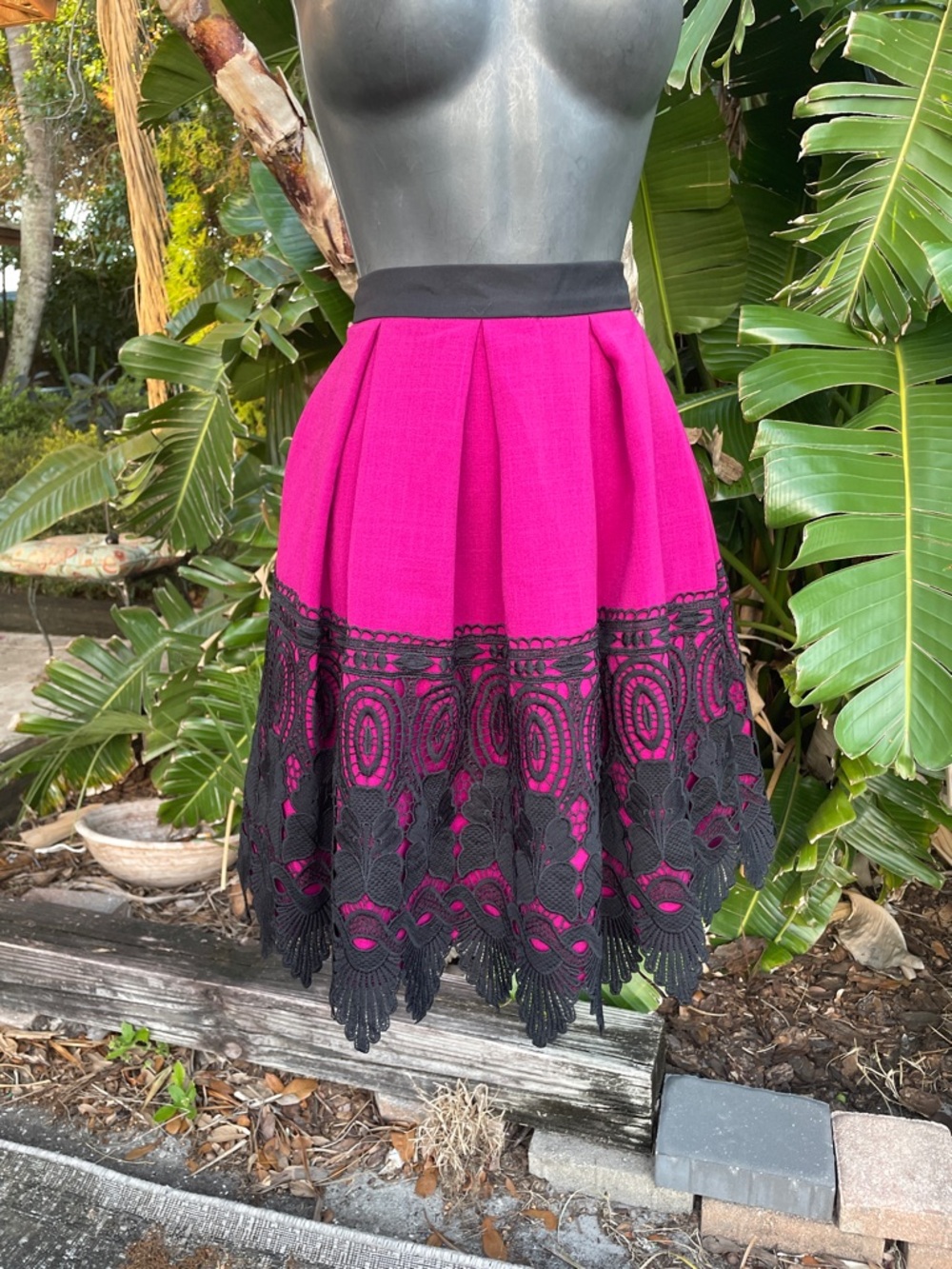 closet, lace trim skirt
